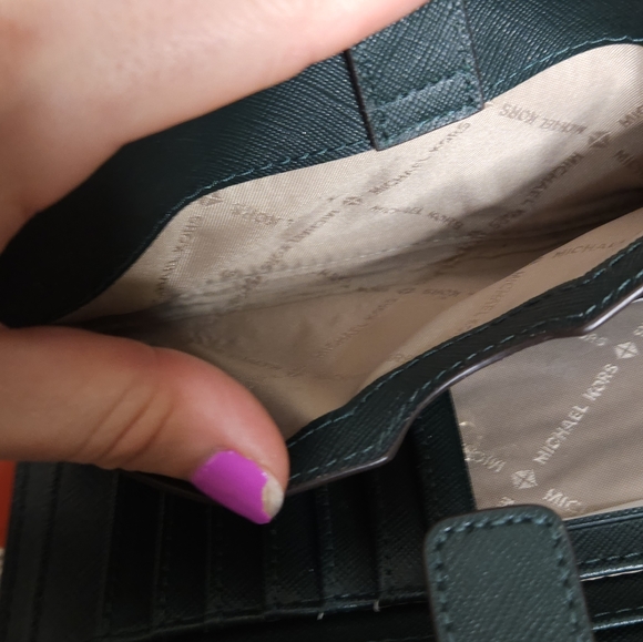 LIKE NEW Michael Kors Jet Set Racing Green Double Zip Saffiano Leather Wristlet - Picture 11 of 13